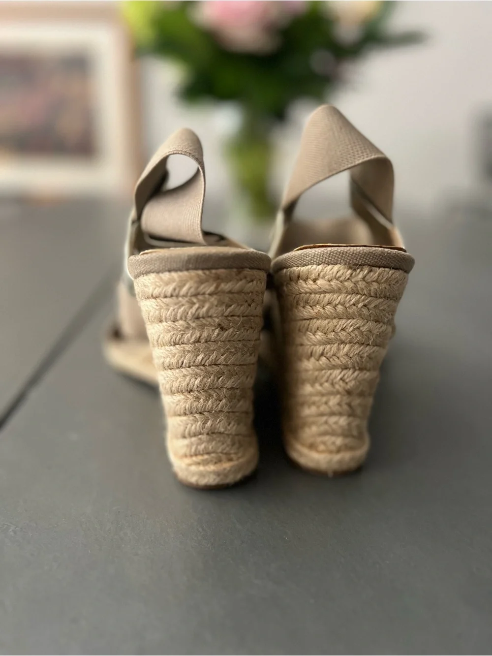 Tahari Nude Beige Espadrille Wedge Sandals Size 8M Resort Coastal‎ Chic
